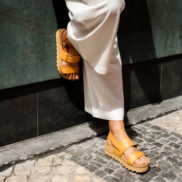 Reef Vista Hi Buckle - Women's